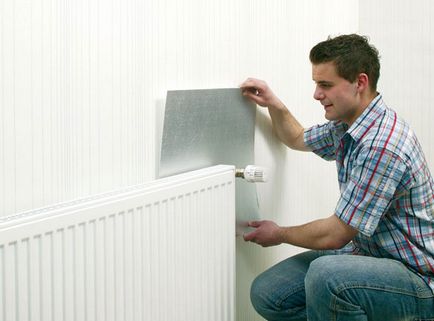 Înlocuirea radiatorului cu mâinile Înlocuirea radiatorului cu mâinile