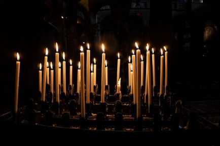 O vrajă puternică asupra bisericii lumânărilor pentru două, negru