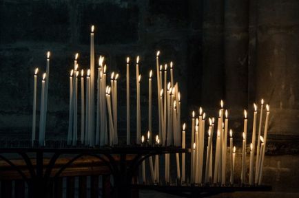 Spell pe lumânări bisericii