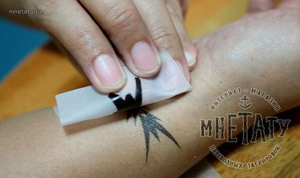 Tatuaj pe mână cu propriile sale mâini pentru a desena