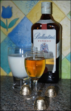 Whiskey-ul în afară de cola diluat (whisky) Orice, dar whisky diluat cu cola