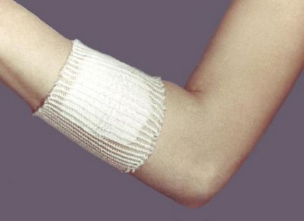 Umeziți bandaj din rană decât pentru a absorbi sângele de bandaje, non kodertum
