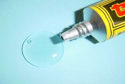 Frecarea adeziv super-de pe maini, haine, suprafețe din plastic (adeziv) Frecarea Adezivul super-de la mâini, îmbrăcăminte, suprafețele din plastic