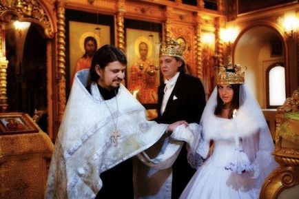 Ce ai nevoie pentru o nuntă într-o biserică, te duci la acest sacrament, care sunt necesare inele, sfaturi video,