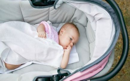 Ceea ce ai nevoie într-un cărucior pentru un nou-născut