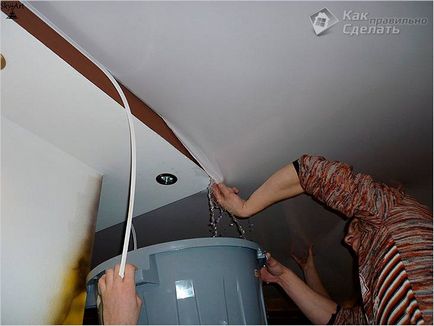 Duplex suspendat de tavan cu mâinile sale - instalarea unui plafon fotografie întindere