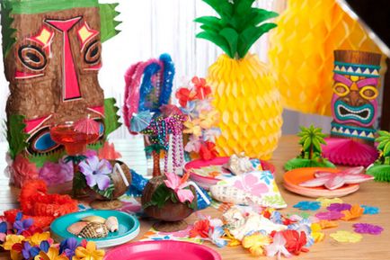 scenariu Hawaiian petrecere, concursuri, muzică, îmbrăcăminte și piese de schimb în stilul Hawaii