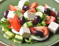 salata greceasca cu pui
