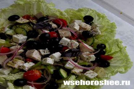 salata greceasca cu pui - reteta clasica simplu