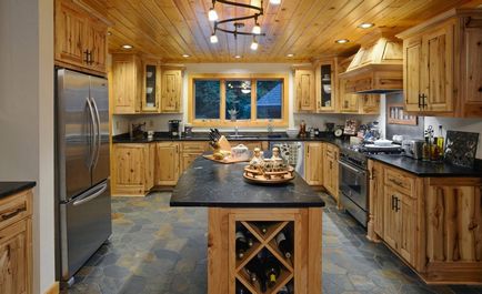 Interior bucătărie bej maro