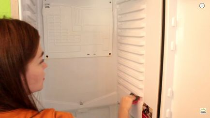 Cum să scapi de mirosul de mucegai în frigider rapid și permanent