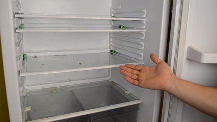 Cum să scapi de mirosul de mucegai în frigider rapid și permanent