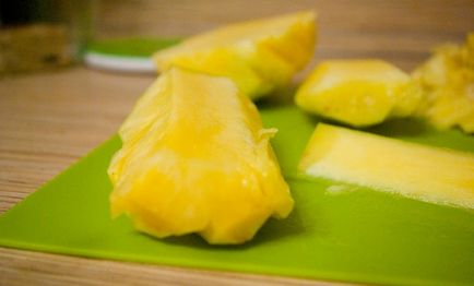Cum frumos taie ananas pe un ghid video de masă festivă
