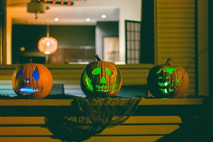 Cât de frumos să taie un dovleac de Halloween în etape