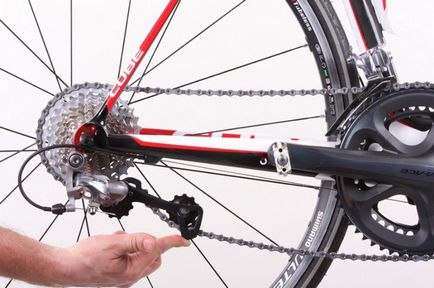 Cum de a trage lanțul pe bicicletă de mare viteză, o cauză comună de colectare și lacrimă, video
