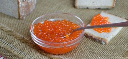 Cum se curata caviar roșu pe film, kaksdelatpravilno
