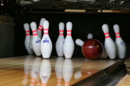 Cum să stăpânească tehnica de a juca bowling