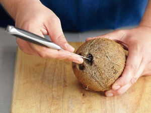 Cum de a deschide o nucă de cocos la domiciliu