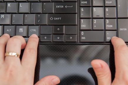 Cum să reporniți laptop-ul folosind tastele de pe tastatură, în cazul în care acesta este agățat, în modul de siguranță, în cazul în care