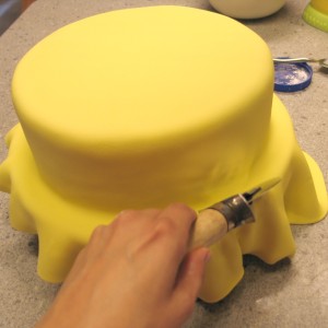 Cum să acopere tort cu video foto mastic