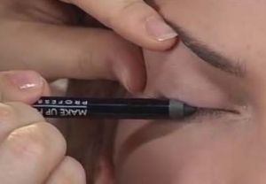 Cum de a rezuma ochi creion