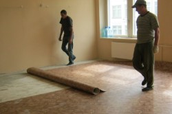Cum de a pune linoleum pe o podea de lemn sau beton