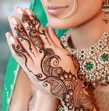Cum de a face mehndi - corp henna