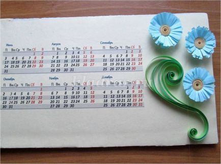 Cum de a face un calendar pentru desktop cu mâinile de hârtie