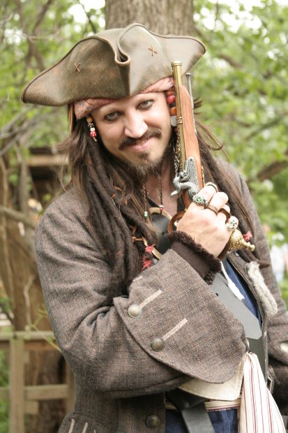 Cum de a face o pălărie de pirat