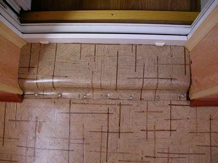 Cum de a face pragul de balcon pe usa de la balcon a țiglei, fotografii laminat din plastic (balcon) Cum de a face pragul de balcon pe usa de la balcon a țiglei, laminat din plastic, fotografii