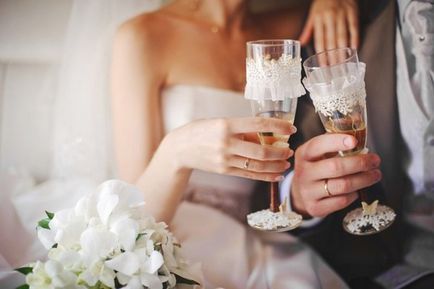 Cum de a decora ochelarii la nunta cu mâinile, cristale, cât mai mult posibil de frumos decora, decora