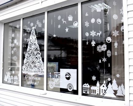 Cum de a decora ferestrele magazinelor și un nou 2018 (50 de fotografii idei)