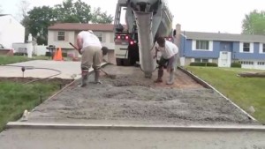 Cum se toarnă beton curte cu mâinile și dreapta lui
