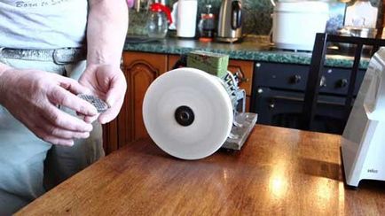 Cum să ascuți cuțite, mașină de tocat carne la domiciliu (video)