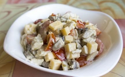 Cartofi cu ciuperci și roșii, coapte în cuptor sau prăjit într-o tigaie
