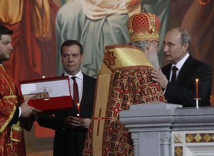 Medvedev a sosit împreună cu soția sa, și Putin - cu Sobeanin - politica, Romania