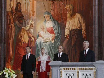 Medvedev a sosit împreună cu soția sa, și Putin - cu Sobeanin - politica, Romania