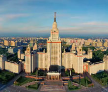 USM - Universitatea de Stat din Moscova (ambele accesibile cu metroul, autobuzul, masina)