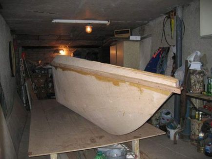 barcă cu motor de casă
