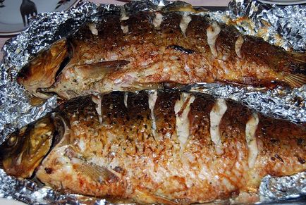 Carp, coapte în cuptor pentru cele mai bune rețete de pește suculent și gustoase în folie
