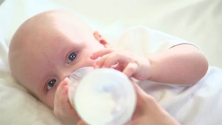 Cât de mult se poate stoca exprimat laptele matern în frigider