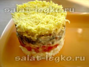Salata Layered cu ciuperci, brânză și roșii