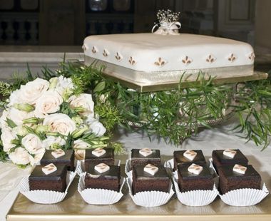 prăjituri Tort continental - Handbook Bride (Cake) turte de tort de nunta continental - o carte de referință a miresei