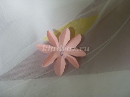 decor de perete cu flori realizate din hârtie cu mâinile (pas cu pas) decor de perete cu flori de hîrtie cu propriile mâini