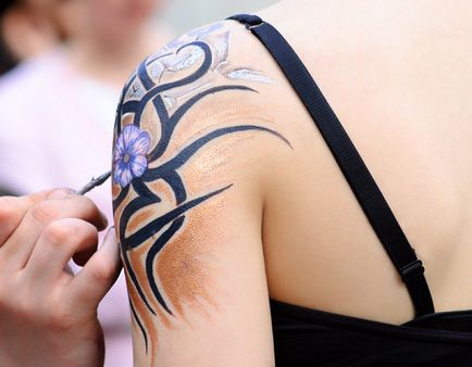 tatuaje temporare și body-painting
