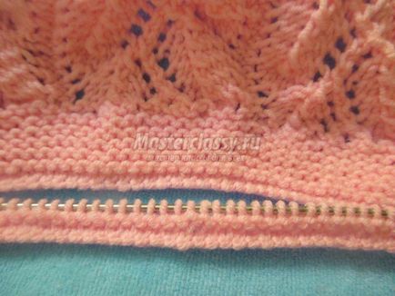 Un pulover tricotat pentru fete - fericire roz