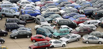 Am zgâriat mașina în curtea ce să facă (curte) Am zgâriat mașina în curtea ce să facă