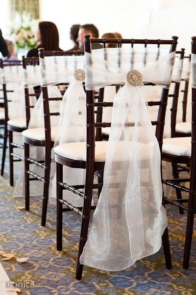 Decorul de scaune la o nuntă