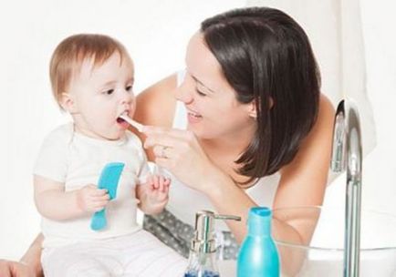 Cum se curata dintii copilului până în anul