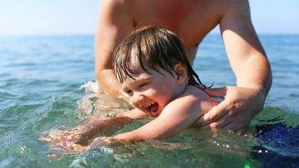 Pe masura ce copiii învață să înoate